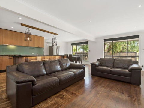 Family Foreshore Favourite - Accommodation Batemans Bay 5