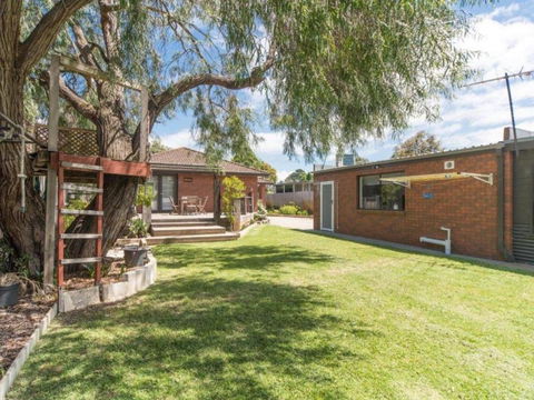 Family Foreshore Favourite - Accommodation Batemans Bay 4