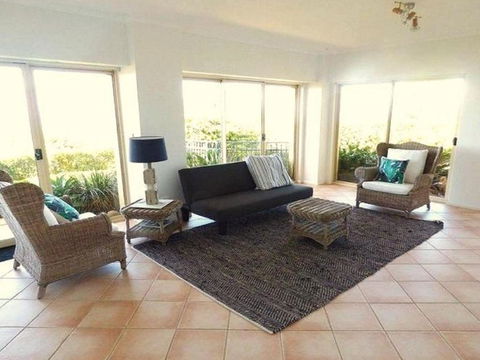 Cliff View 62 Forresters Beach Road - Accommodation Batemans Bay 6