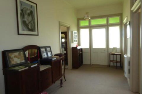 Claremont Farmhouse - Accommodation Batemans Bay 0