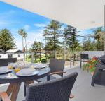 Bathers at the Beach across from Surf Beach - Accommodation Batemans Bay