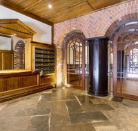 Upscale Polished King Street Suite - Accommodation Batemans Bay