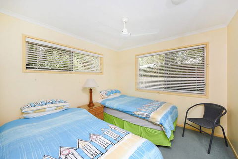 Sunbright 2/5 Petrel Street - Accommodation Batemans Bay 4
