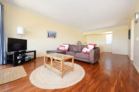 Sunbright 2/5 Petrel Street - Accommodation Batemans Bay 6