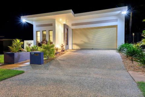 Luxury Darwin City Lights Jacuzzi Central Location Large House New Furnishings - Accommodation Batemans Bay 0
