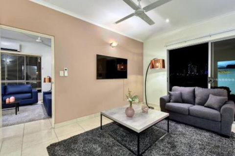 Luxury Darwin City Lights Jacuzzi Central Location Large House New Furnishings - Accommodation Batemans Bay 1