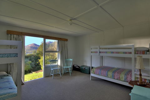Freycinet Beachfront Retreat - Accommodation Batemans Bay 4