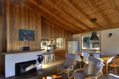 Freycinet Beachfront Retreat - Accommodation Batemans Bay 5