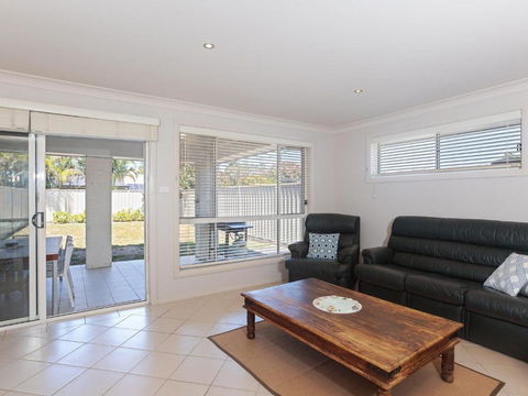 Relax At Pacific 1 / 26 Pacific Avenue Private Duplex With Enclosed Yard - Accommodation Batemans Bay 4