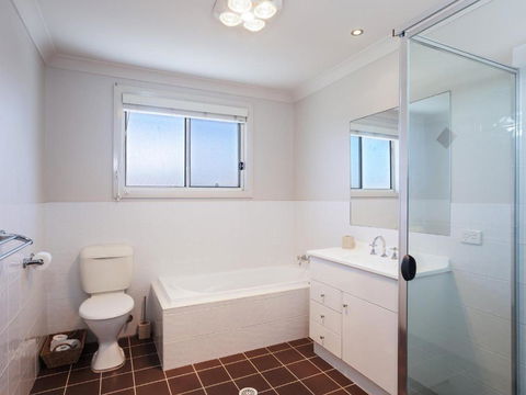 Relax At Pacific 1 / 26 Pacific Avenue Private Duplex With Enclosed Yard - Accommodation Batemans Bay 2