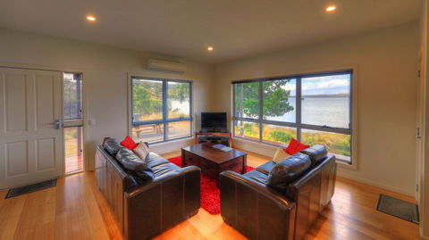 Tides Reach - Essentially Tas Dover - Accommodation Batemans Bay 5