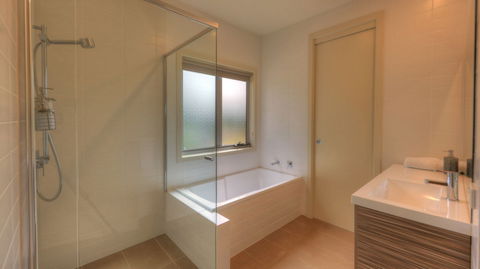 Tides Reach - Essentially Tas Dover - Accommodation Batemans Bay 6