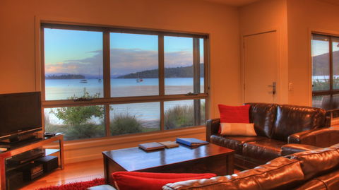 Tides Reach - Essentially Tas Dover - Accommodation Batemans Bay 4