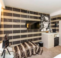 Hollywood Style Studio With Fantastic Roof Terrace - Accommodation Batemans Bay