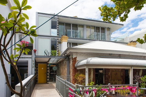 Chic Apartment With Rooftop - Accommodation Batemans Bay 1