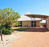 Osprey Holiday Village Unit 104 Luxurious 3 Bedroom Holiday Villa with a Pool in the Complex - Accommodation Batemans Bay