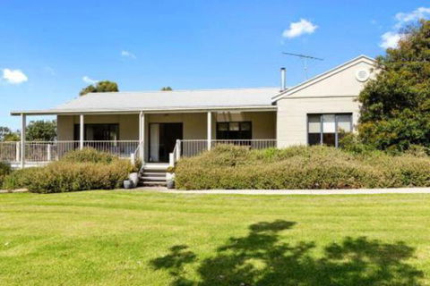 MERMAIDS On MARENGO Large Home With Wifi - Accommodation Batemans Bay 4