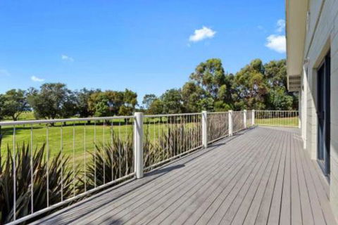 MERMAIDS On MARENGO Large Home With Wifi - Accommodation Batemans Bay 6