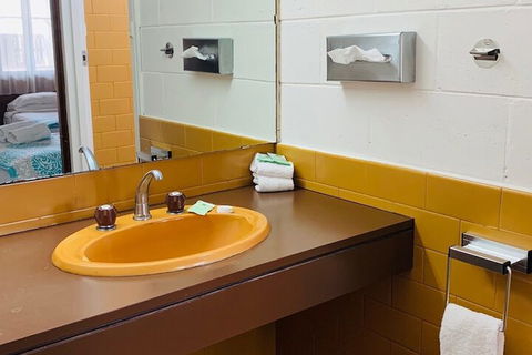 The Caledonian Hotel Motel - Accommodation Batemans Bay 2
