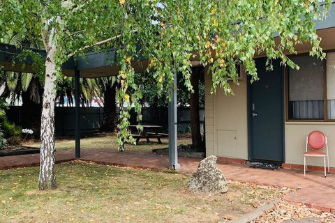 The Caledonian Hotel Motel - Accommodation Batemans Bay 1
