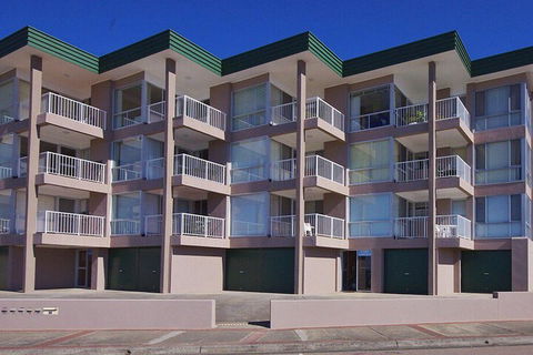 Dolphin Court 12 - Accommodation Batemans Bay 3