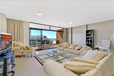 Crystal Views 24 - Accommodation Batemans Bay 2