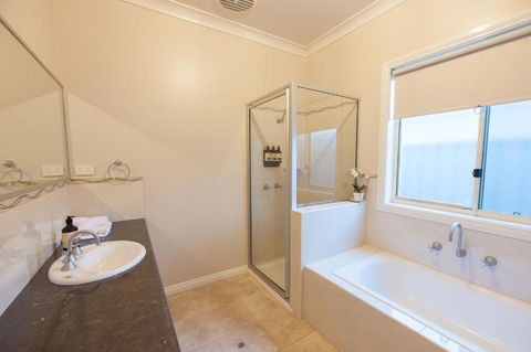 Simms Retreat - Accommodation Batemans Bay 3