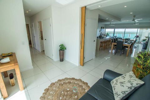 ZEN By THE WATER Darwins Premier Family Retreat - Accommodation Batemans Bay 4