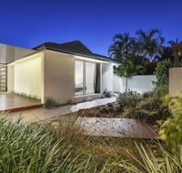 Just in Paradise Waterfront 5 Bedroom Deluxe House Central Broadbeach Location - Accommodation Batemans Bay