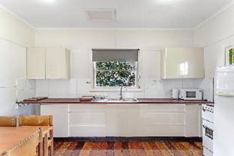 1 Bedroom House Government Road No. 102 PET FRIENDLY - Accommodation Batemans Bay 4