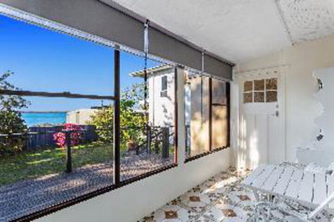 1 Bedroom House Government Road No. 102 PET FRIENDLY - Accommodation Batemans Bay 3