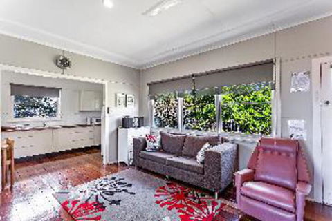 1 Bedroom House Government Road No. 102 PET FRIENDLY - Accommodation Batemans Bay 1