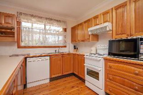 3 Bedroom House Nelson Street PET FRIENDLY - Accommodation Batemans Bay 4