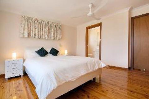 3 Bedroom House Nelson Street PET FRIENDLY - Accommodation Batemans Bay 2