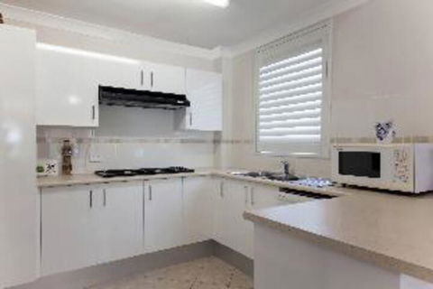 2 Bedroom Apartment Kamilaroi - Accommodation Batemans Bay 4