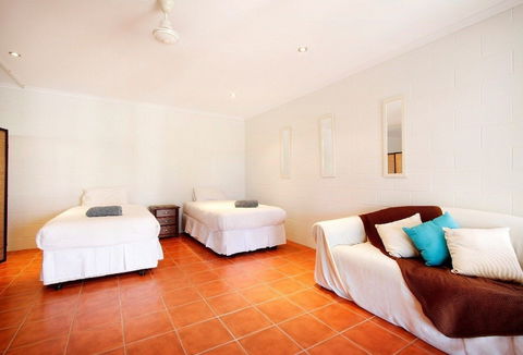 Hideaway Retreat Beach House With Pool - Accommodation Batemans Bay 4