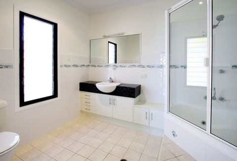 Hideaway Retreat Beach House With Pool - Accommodation Batemans Bay 5