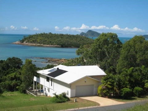 Hideaway Retreat Beach House With Pool - Accommodation Batemans Bay 0