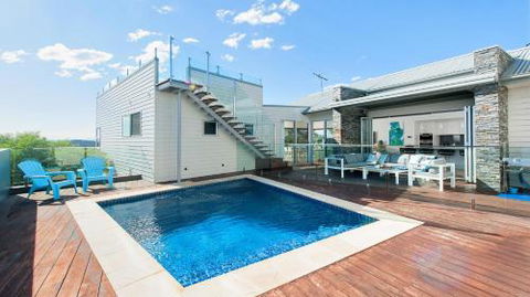The Lookout Ultra Modern & Luxurious - Accommodation Batemans Bay 3