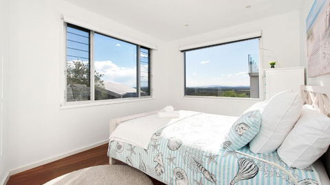 The Lookout Ultra Modern & Luxurious - Accommodation Batemans Bay 6