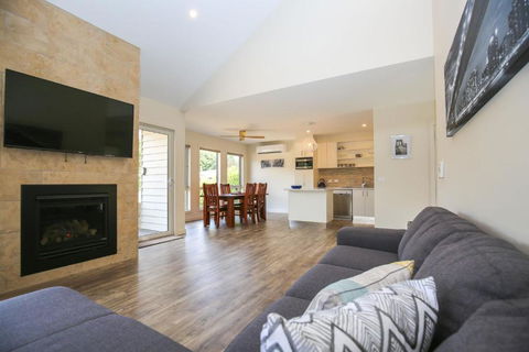 Amber Mist Villa Two - Accommodation Batemans Bay 1