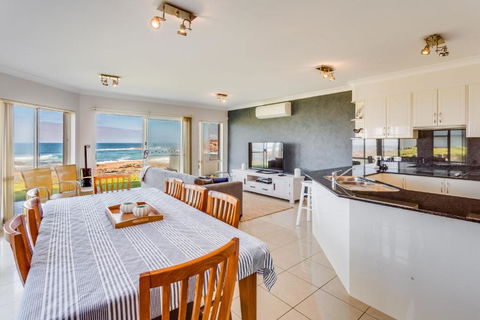 Hear The Waves At Anna Bay! - Accommodation Batemans Bay 4