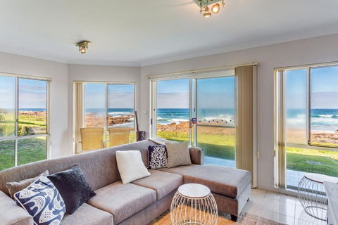 Hear The Waves At Anna Bay! - Accommodation Batemans Bay 3