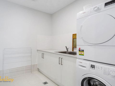 Pacific Paradise No.28 Anna Bay - Accommodation Batemans Bay 4