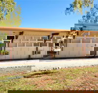 Exmouth Villas Unit 33 Renovated Holiday Villa a Short Walk from Town Centre - Accommodation Batemans Bay