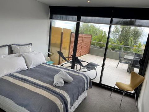 LORNE CHALET APARTMENT 36 Central Location - Accommodation Batemans Bay 4