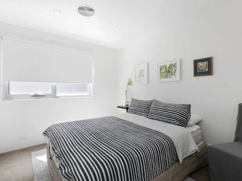 LOUTTIT BAY APARTMENT 2 Main Street With Wifi & Views - Accommodation Batemans Bay 4