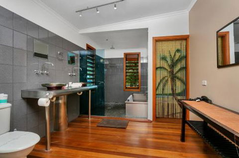 SANTORINIatPALM COVE - Accommodation Batemans Bay 3