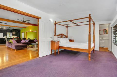 SANTORINIatPALM COVE - Accommodation Batemans Bay 4