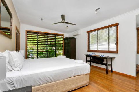 SANTORINIatPALM COVE - Accommodation Batemans Bay 6